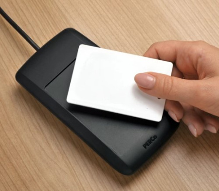 Контрольный считыватель IR25 (BLE/EMM/HID/MIFARE, с защитой от копирования)